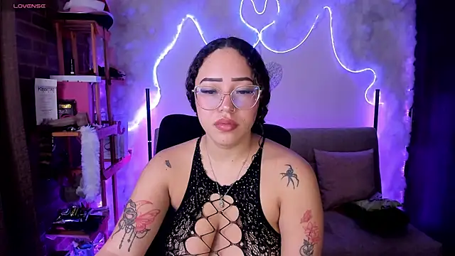 Snapshot of liz_martins1 chatting on May 7, 2026, 1:55 am liz martins1 online show from May 7, 2026, 1:55 am