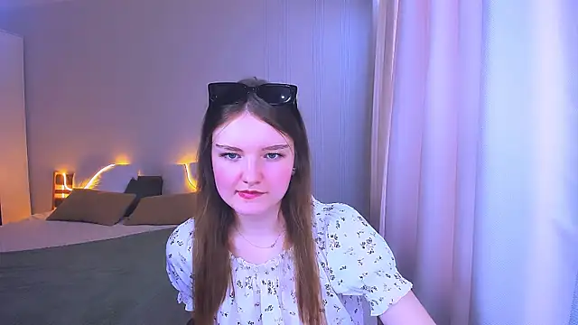 Snapshot of LookEva chatting on June 13, 2026, 11:19 am LookEva online show from June 13, 2026, 11:19 am