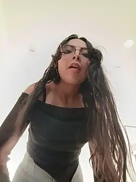 JENNIFER  03 online show from May 31, 2026, 4:25 pm