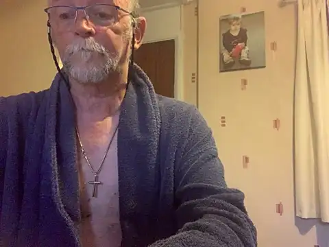Snapshot of Moonraker64 chatting on June 11, 2026, 5:16 am Moonraker64 online show from June 11, 2026, 5:16 am