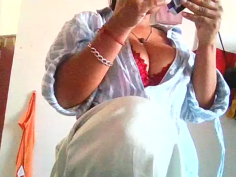 Snapshot of RubinaKhan6 chatting on June 10, 2026, 1:06 am RubinaKhan6 online show from June 10, 2026, 1:06 am
