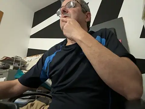 Snapshot of chorche4 chatting on May 7, 2026, 4:45 pm chorche4 online show from May 7, 2026, 4:45 pm