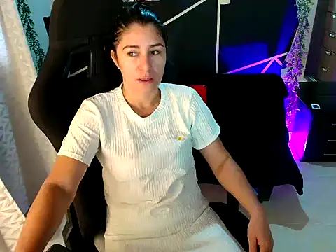 Snapshot of LUCYMILF_SEXY chatting on May 6, 2026, 11:59 am LUCYMILF SEXY online show from May 6, 2026, 11:59 am