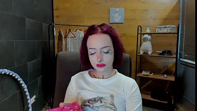 MicheleeHarris online show from May 7, 2026, 9:14 am