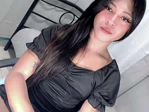 Snapshot of Ladymikaela chatting on May 20, 2026, 4:18 am Ladymikaela online show from May 20, 2026, 4:18 am