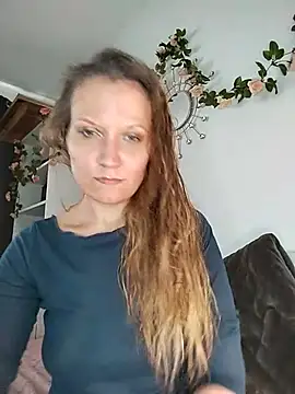 Snapshot of Candy_Cougar chatting on July 4, 2026, 7:03 am Candy Cougar online show from July 4, 2026, 7:03 am
