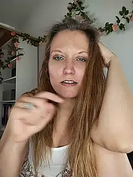 Snapshot of Candy_Cougar chatting on July 10, 2026, 7:01 am Candy Cougar online show from July 10, 2026, 7:01 am