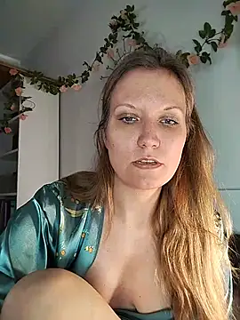 Snapshot of Candy_Cougar chatting on July 14, 2026, 7:02 am Candy Cougar online show from July 14, 2026, 7:02 am
