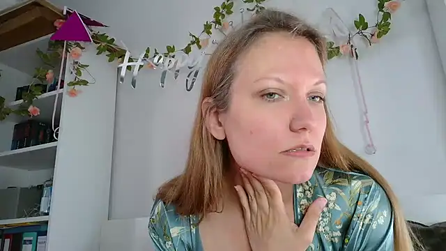 Snapshot of Candy_Cougar chatting on July 25, 2026, 6:55 am Candy Cougar online show from July 25, 2026, 6:55 am