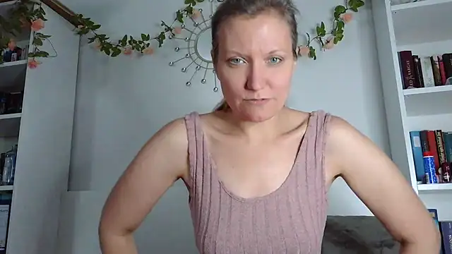 Snapshot of Candy_Cougar chatting on July 26, 2026, 6:54 am Candy Cougar online show from July 26, 2026, 6:54 am