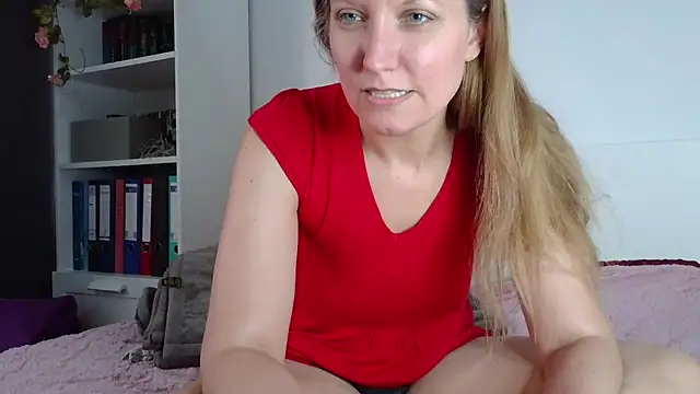 Snapshot of Candy_Cougar chatting on August 2, 2026, 7:07 am Candy Cougar online show from August 2, 2026, 7:07 am