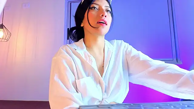 Ey Im simone  online show from June 18, 2026, 12:20 pm