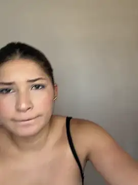 Snapshot of VioletaSanchez24 chatting on July 17, 2026, 6:35 pm VioletaSanchez24 online show from July 17, 2026, 6:35 pm