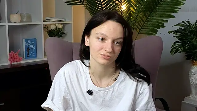AdrianeMaltbia online show from May 5, 2026, 2:14 pm