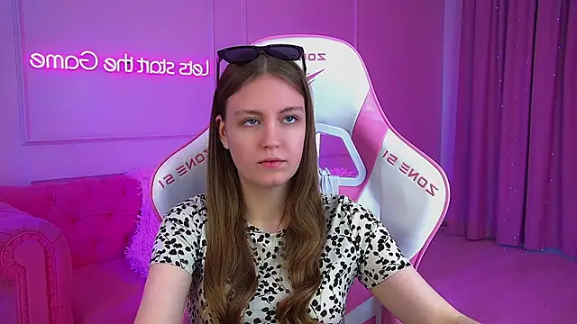 SofiaSarvains online show from May 18, 2026, 6:08 am