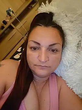 Snapshot of LunaMoonlira chatting on June 19, 2026, 9:07 pm LunaMoonlira online show from June 19, 2026, 9:07 pm