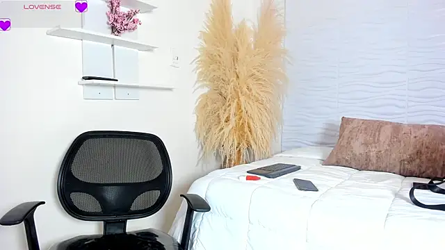Snapshot of BritneyAndMaleth chatting on May 15, 2026, 10:17 pm BritneyAndMaleth online show from May 15, 2026, 10:17 pm