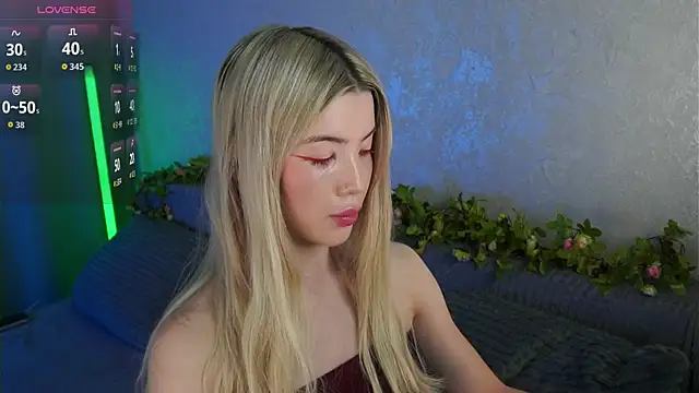 LindaThackerr online show from July 20, 2026, 4:16 am