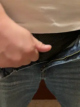 Snapshot of averageyoungcouple chatting on June 12, 2026, 2:54 am averageyoungcouple online show from June 12, 2026, 2:54 am