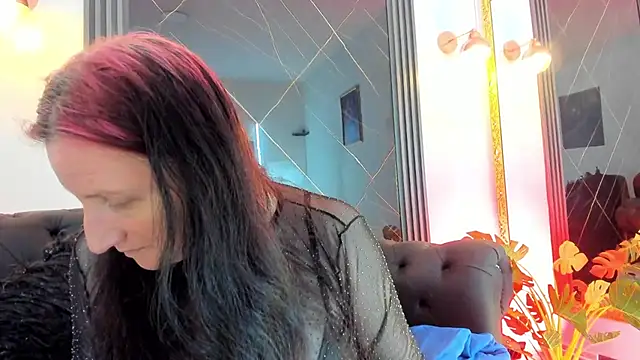 Snapshot of CloeMature chatting on August 6, 2026, 10:00 pm CloeMature online show from August 6, 2026, 10:00 pm