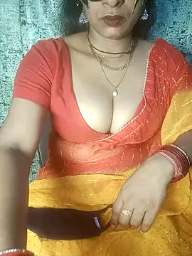 Snapshot of Juli_80 chatting on June 2, 2026, 7:05 pm Juli 80 online show from June 2, 2026, 7:05 pm