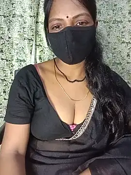 Snapshot of Juli_80 chatting on July 11, 2026, 7:44 am Juli 80 online show from July 11, 2026, 7:44 am