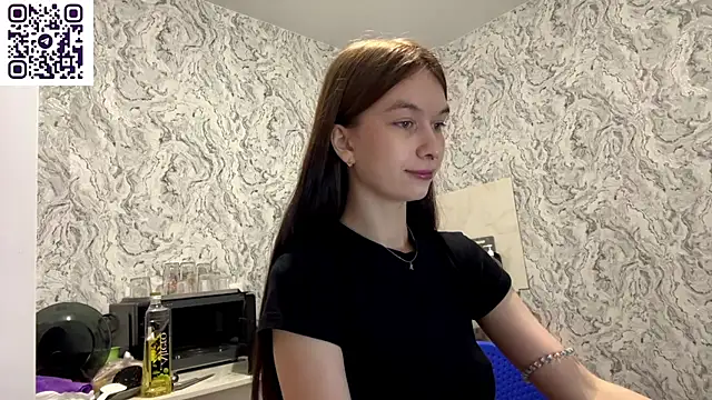 Snapshot of HinaDesire chatting on June 6, 2026, 8:24 pm HinaDesire online show from June 6, 2026, 8:24 pm
