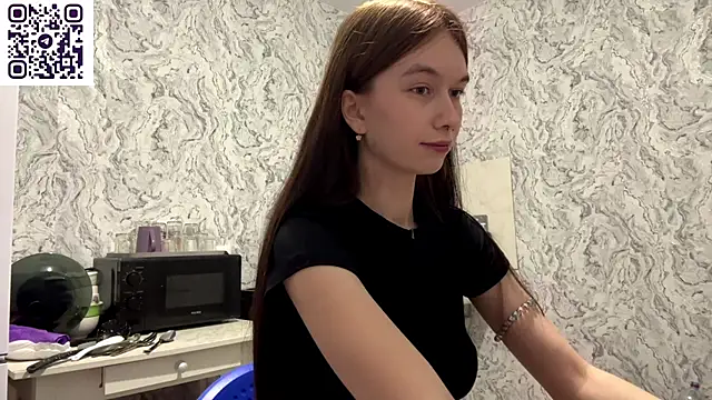 Snapshot of HinaDesire chatting on June 7, 2026, 8:12 pm HinaDesire online show from June 7, 2026, 8:12 pm