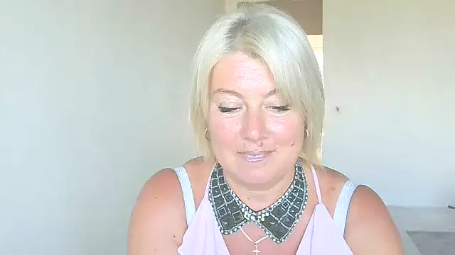 Snapshot of MollyyJoyy chatting on July 19, 2026, 1:04 pm MollyyJoyy online show from July 19, 2026, 1:04 pm