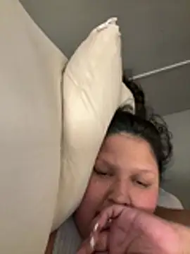plussizemama online show from May 11, 2026, 1:44 am