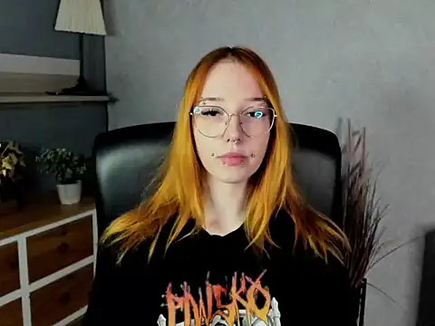 Snapshot of foxSonya chatting on May 15, 2026, 5:36 am foxSonya online show from May 15, 2026, 5:36 am