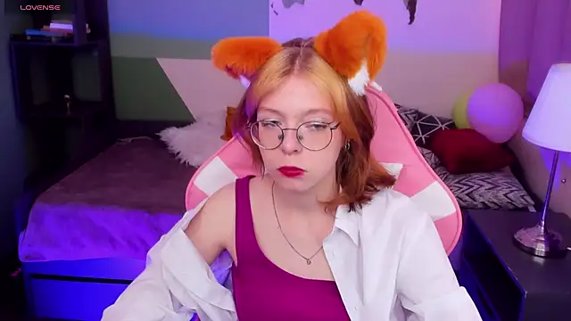 Snapshot of FoxxyyPolly chatting on June 8, 2026, 5:41 am FoxxyyPolly online show from June 8, 2026, 5:41 am