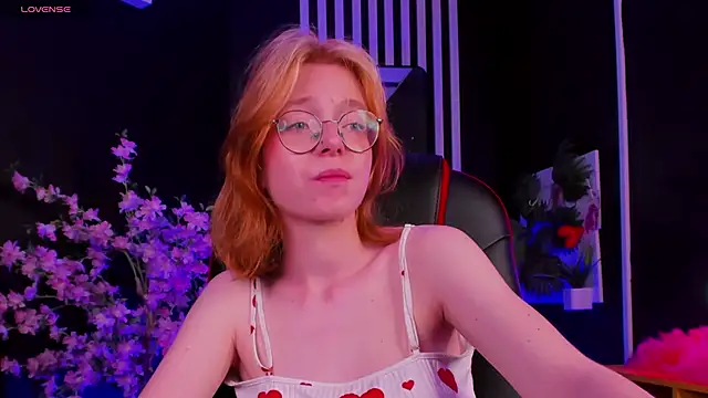 Snapshot of FoxxyyPolly chatting on June 29, 2026, 5:35 am FoxxyyPolly online show from June 29, 2026, 5:35 am