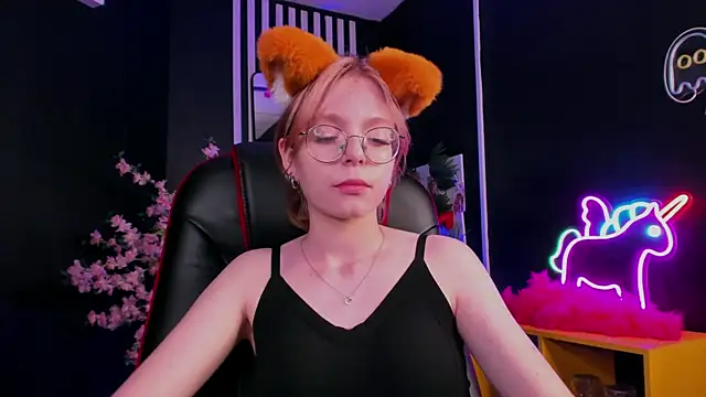 Snapshot of FoxxyyPolly chatting on July 13, 2026, 5:43 am FoxxyyPolly online show from July 13, 2026, 5:43 am