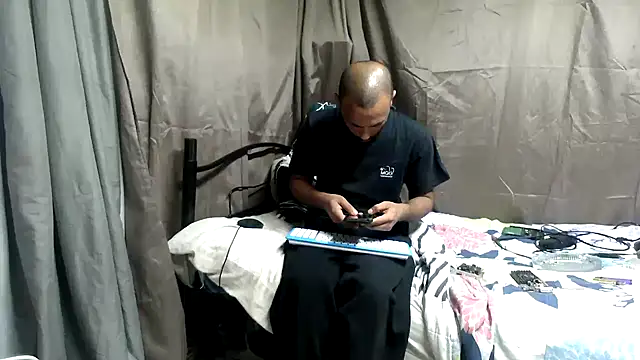 Camodick online show from April 7, 2026, 12:33 am