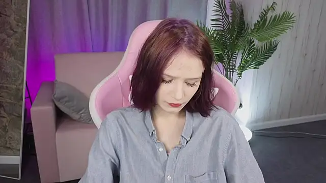 AliceJohansone online show from June 1, 2026, 1:18 am