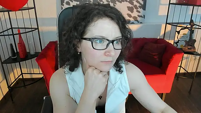 AureliaGleam online show from May 10, 2026, 9:03 am