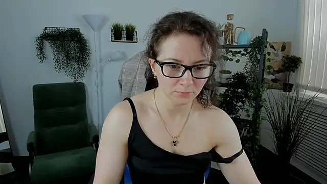 Snapshot of AureliaGleam chatting on June 12, 2026, 3:16 am AureliaGleam online show from June 12, 2026, 3:16 am