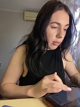 Snapshot of IsabellaJoutes chatting on June 4, 2026, 1:06 pm IsabellaJoutes online show from June 4, 2026, 1:06 pm