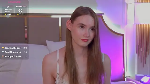 Snapshot of LillianYoung chatting on July 7, 2026, 7:23 am LillianYoung online show from July 7, 2026, 7:23 am