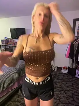 blonDDbombsheLL99 online show from May 27, 2026, 4:31 am