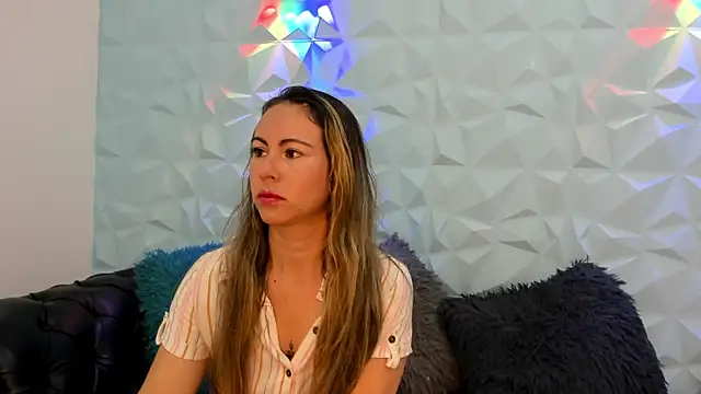 Snapshot of lindsay_cg chatting on May 15, 2026, 12:23 pm lindsay cg online show from May 15, 2026, 12:23 pm