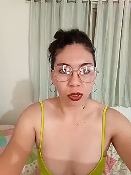 Mia essence online show from May 10, 2026, 11:43 pm