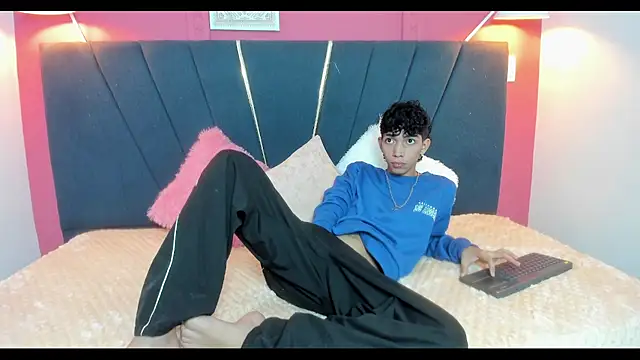 Snapshot of ero_boy40 chatting on June 3, 2026, 4:48 am ero boy40 online show from June 3, 2026, 4:48 am
