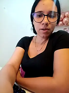 alanahot94 online show from May 8, 2026, 12:16 am