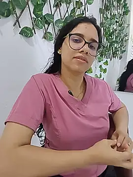 alanahot94 online show from June 27, 2026, 7:52 pm