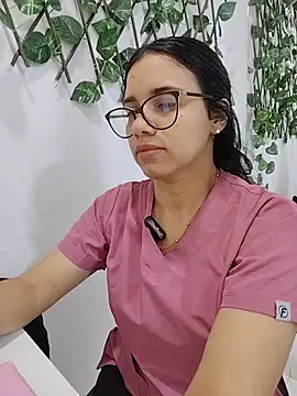 alanahot94 online show from June 29, 2026, 9:59 pm