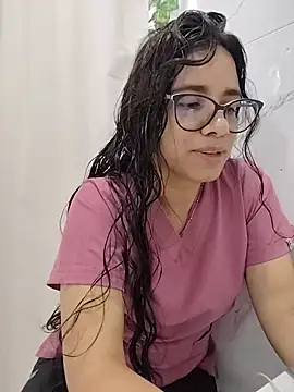 alanahot94 online show from July 27, 2026, 4:36 pm