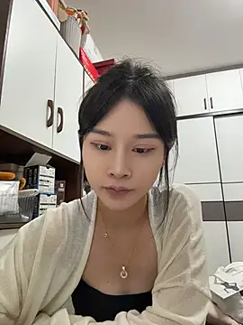 Snapshot of cuteluky18 chatting on May 15, 2026, 12:01 pm cuteluky18 online show from May 15, 2026, 12:01 pm