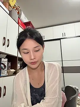 Snapshot of cuteluky18 chatting on May 22, 2026, 12:44 pm cuteluky18 online show from May 22, 2026, 12:44 pm